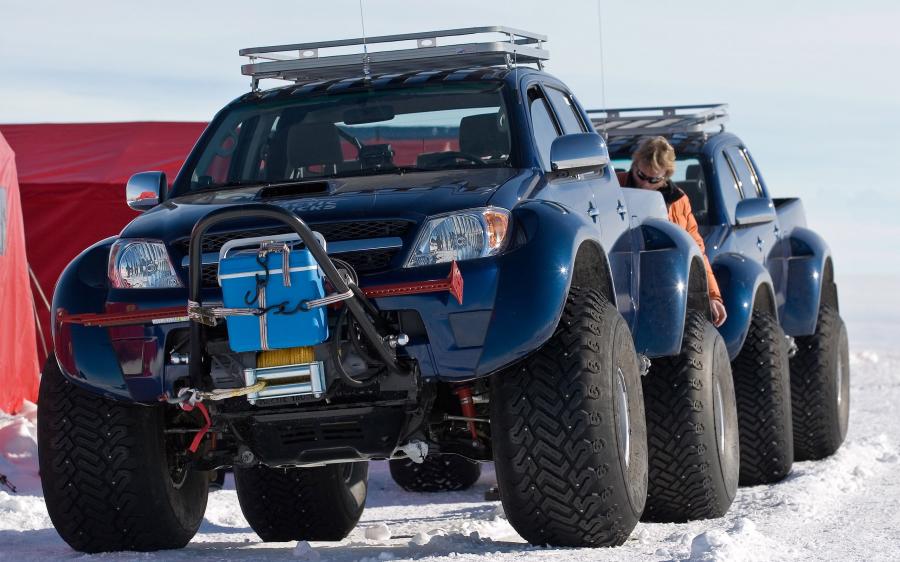  Arctic Trucks Toyota Hilux AT44 TAC 2009 года  (фото 3 из 9)
